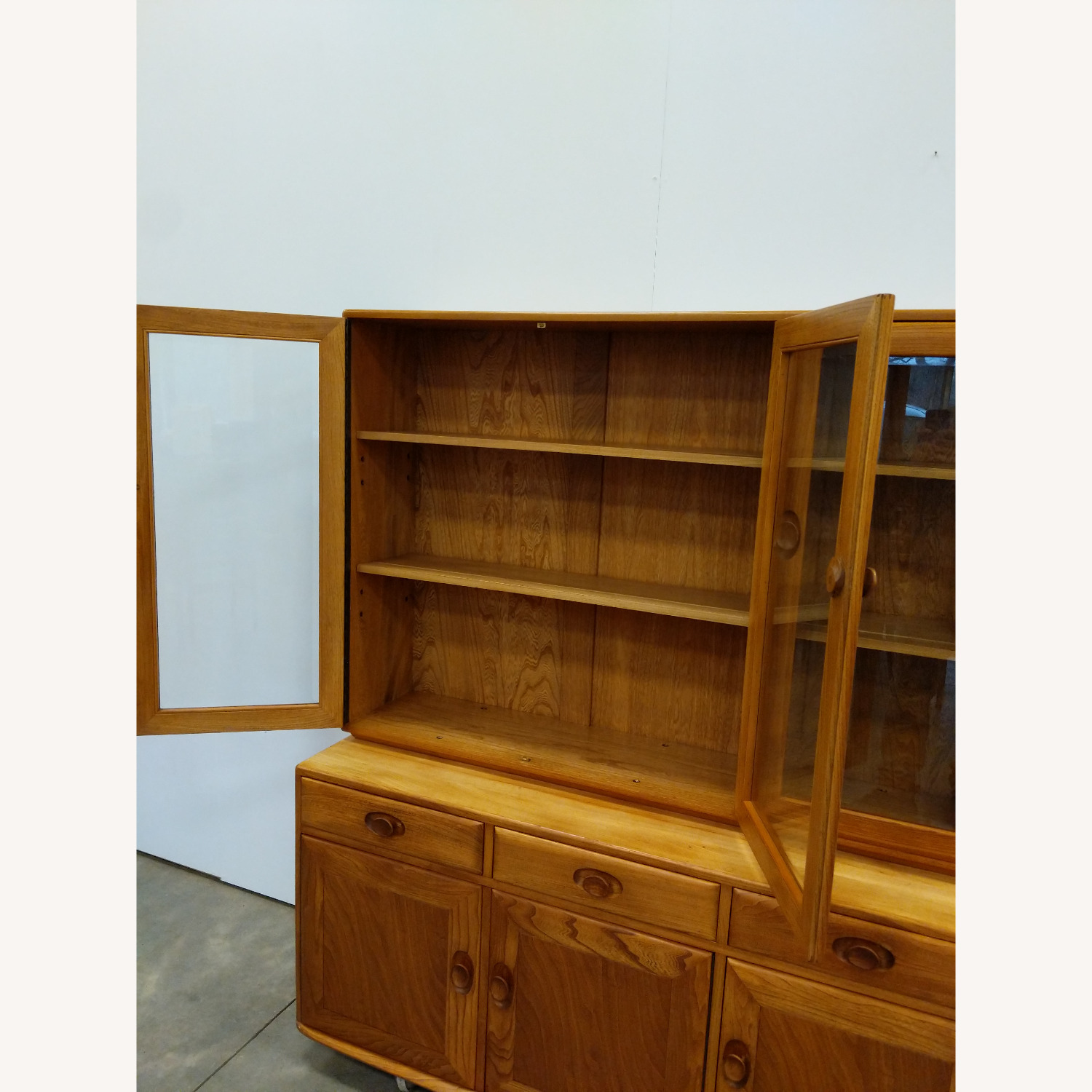 Vintage Sideboard / Hutch / China Cabinet by Ercol - image-8