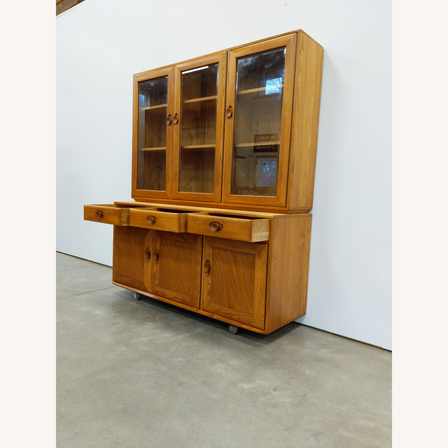 Vintage Sideboard / Hutch / China Cabinet by Ercol - image-3