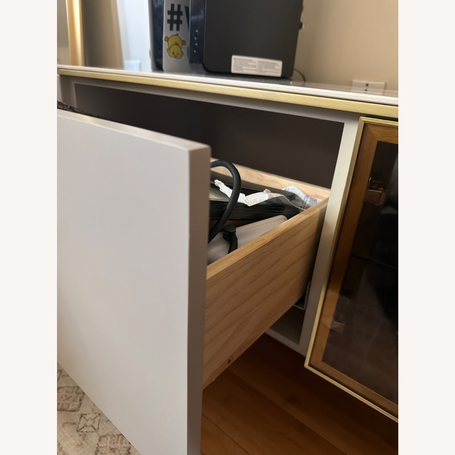 Light Gray Marble Décor - image-12