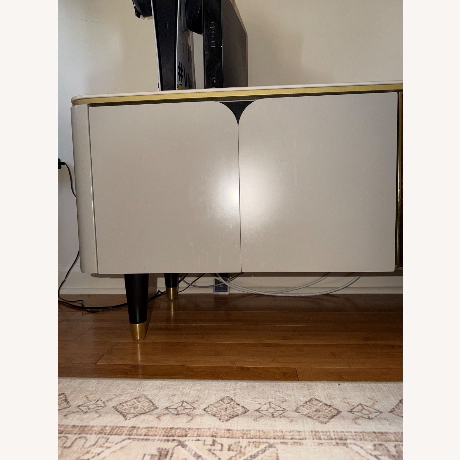 Light Gray Marble Décor - image-9