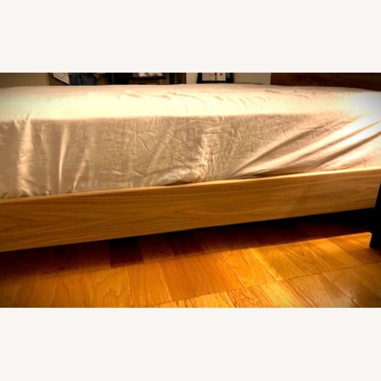 Avocado Solid Wood Queen City Bed - image-6
