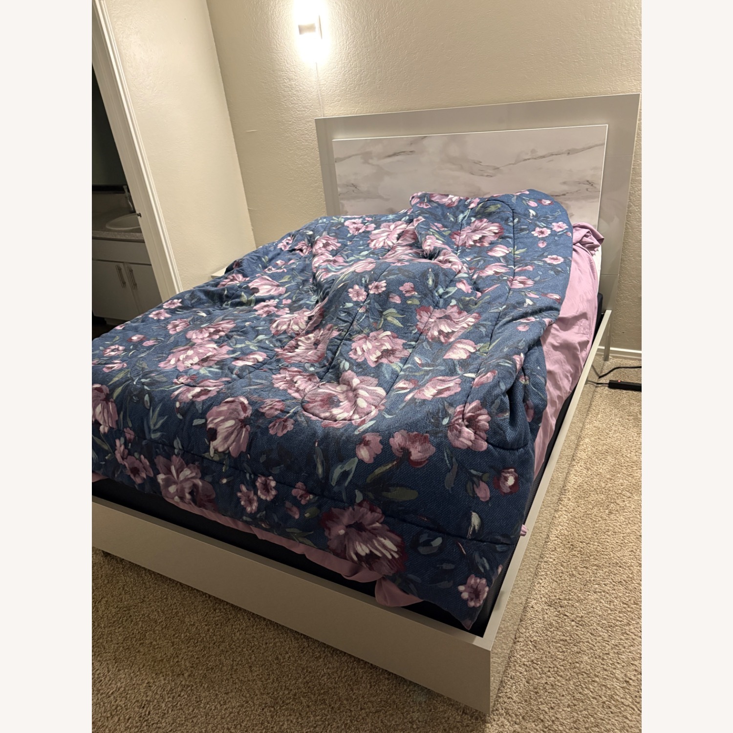 Rooms To Go White Queen Bed - image-2