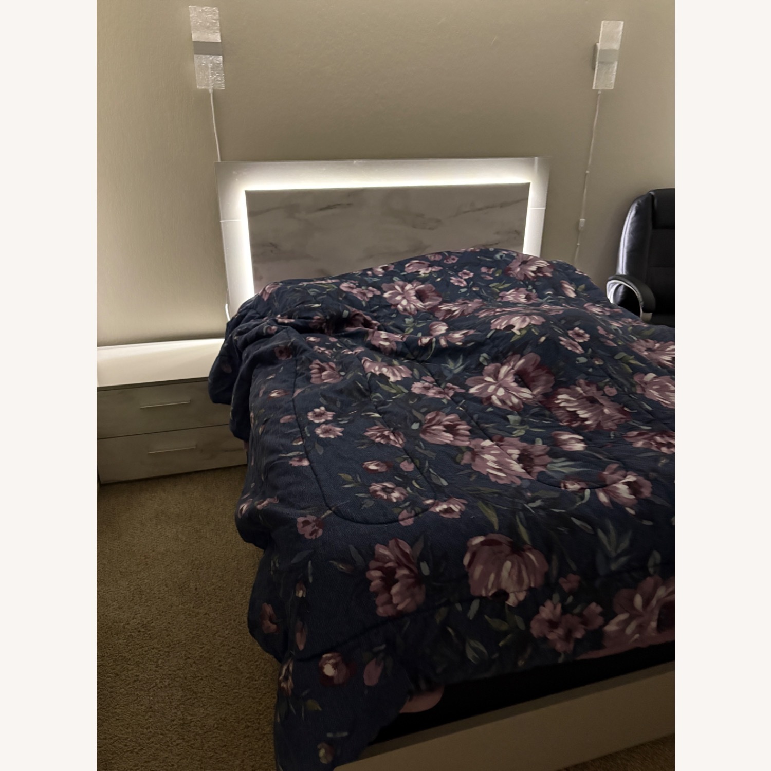 Rooms To Go White Queen Bed - image-3