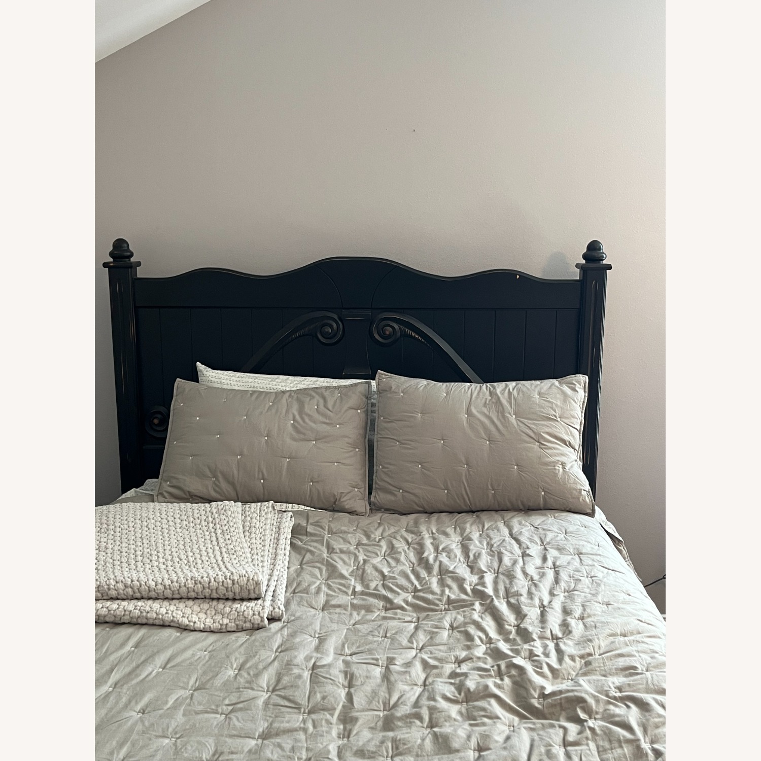 Thomasville Furniture Industries Black Queen Bed - image-4