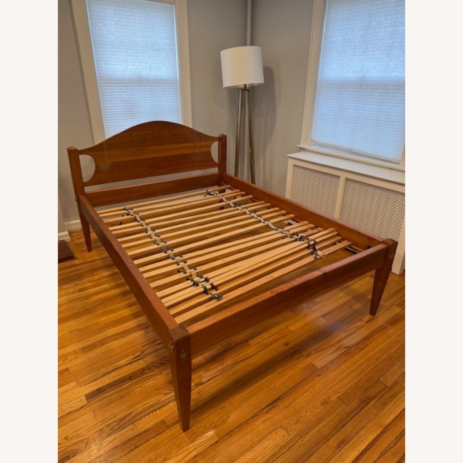 Scott Jordan Furniture Light Brown Full Bed - image-10