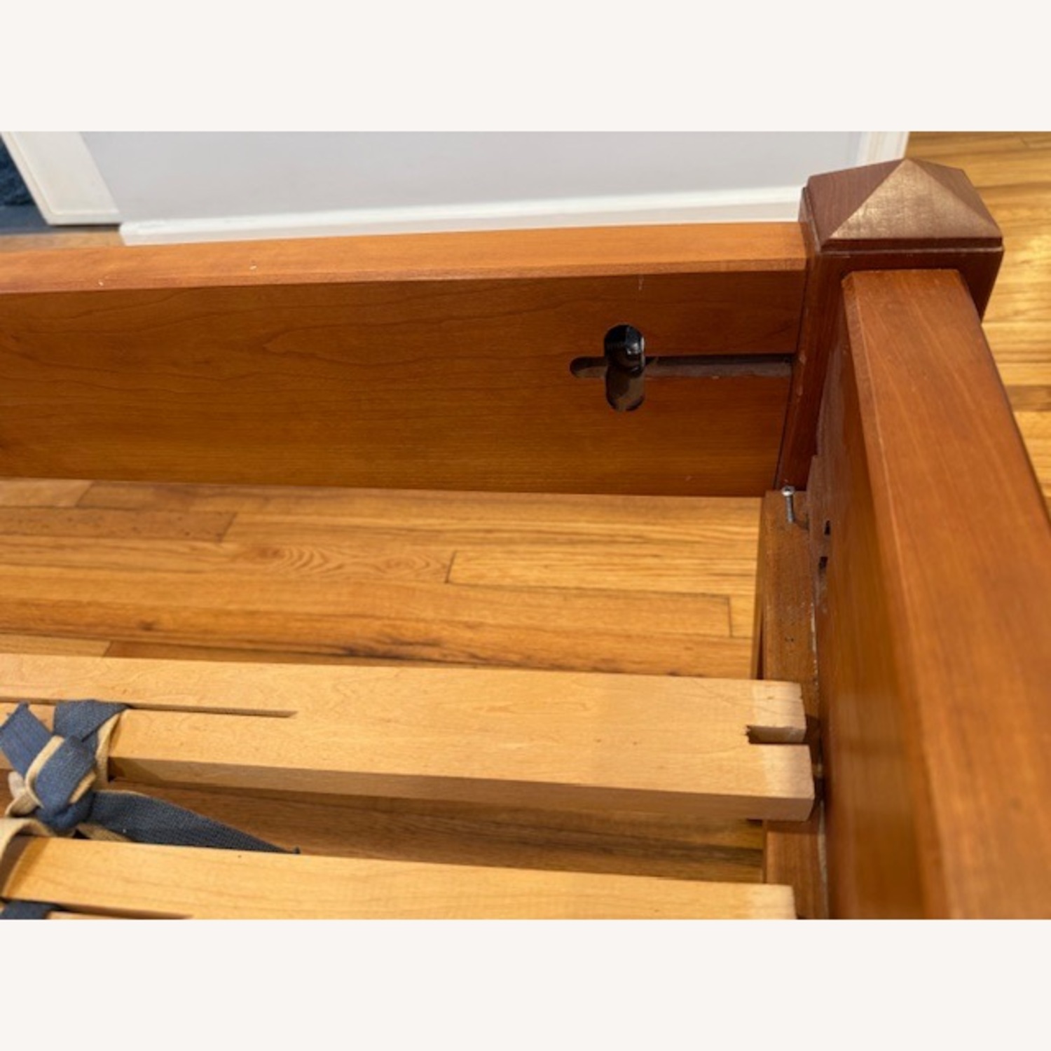 Scott Jordan Furniture Light Brown Full Bed - image-5