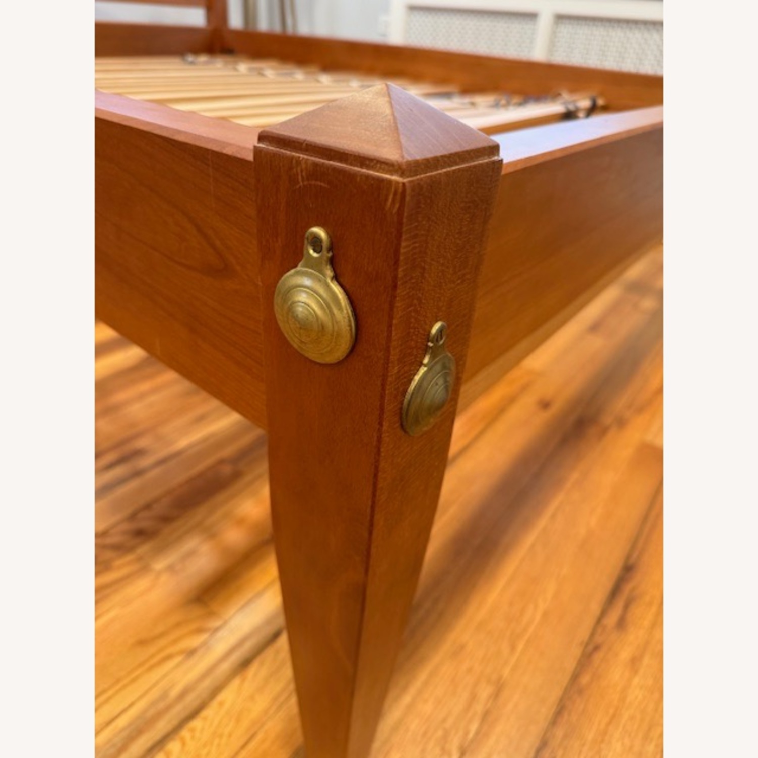 Scott Jordan Furniture Light Brown Full Bed - image-9