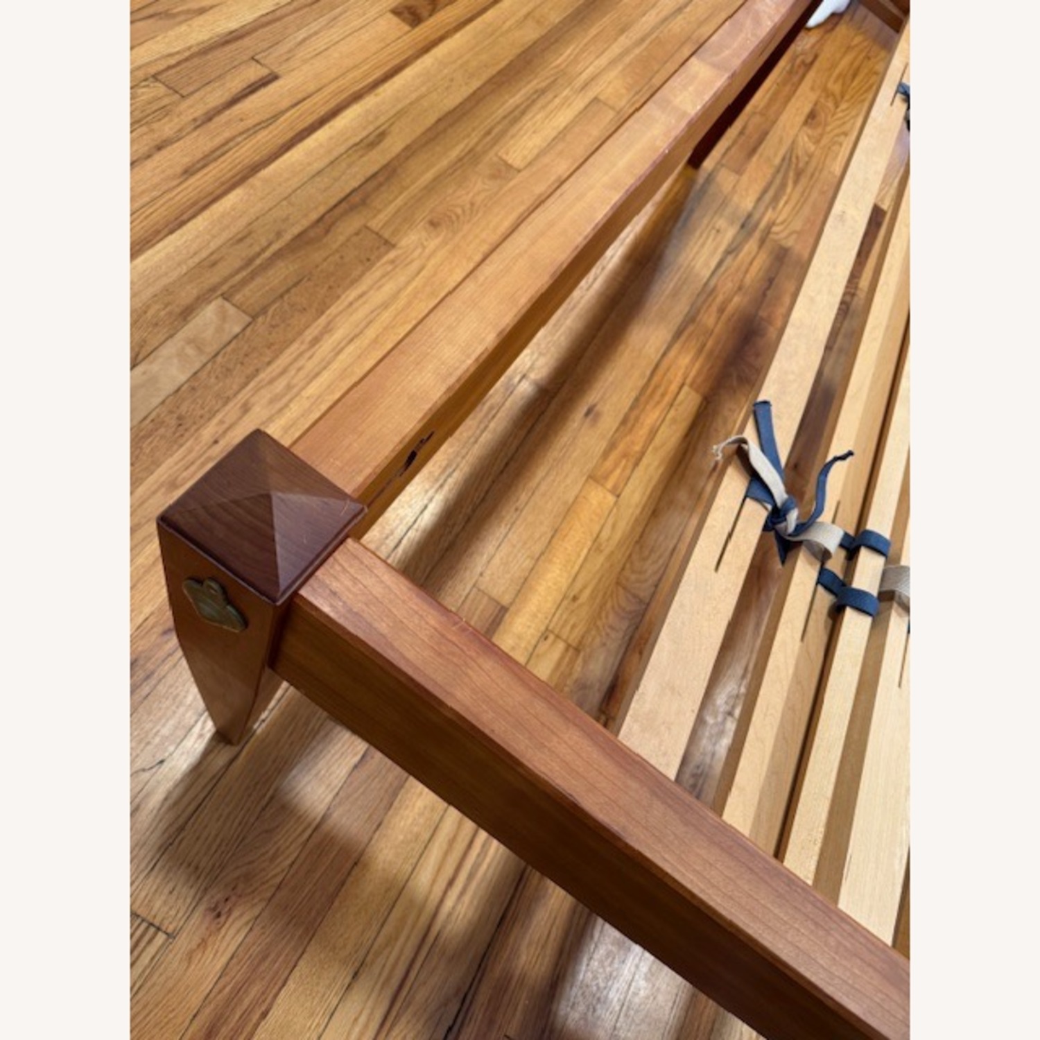 Scott Jordan Furniture Light Brown Full Bed - image-3