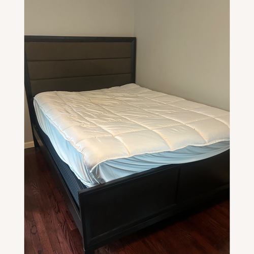 Used Platform Queen Sized Bed for sale on AptDeco