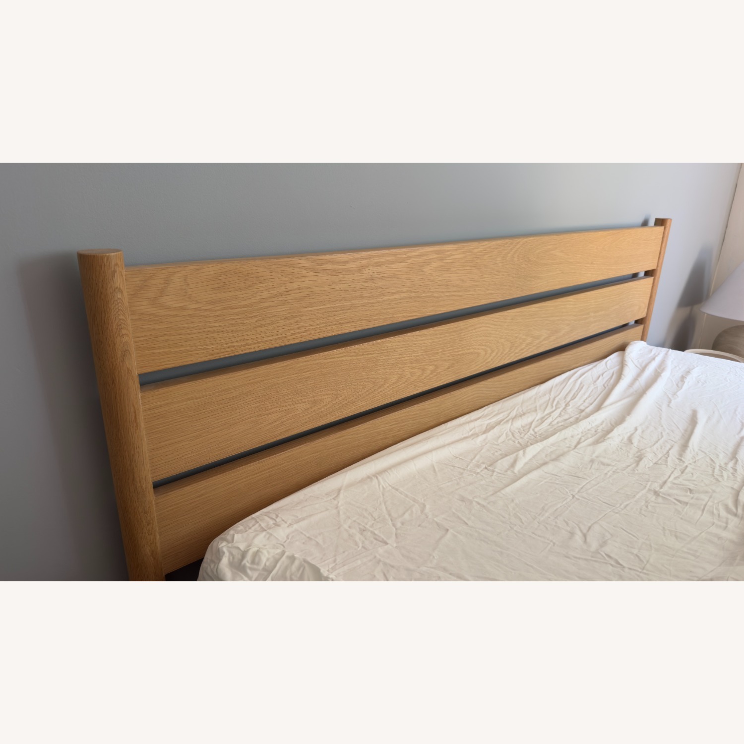 EQ3 Monarch Natural Wood Queen Bed - image-11