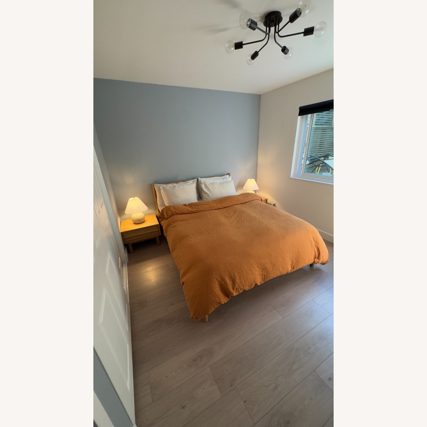 EQ3 Monarch Natural Wood Queen Bed - image-10