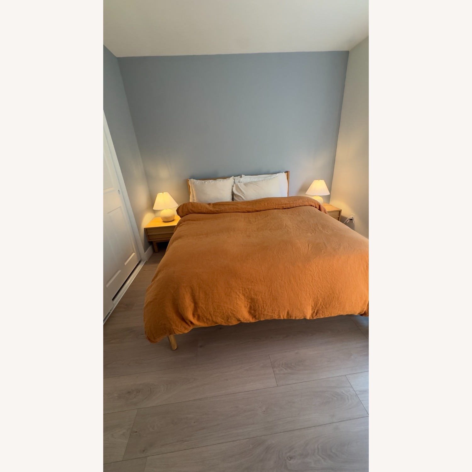 EQ3 Monarch Natural Wood Queen Bed - image-8