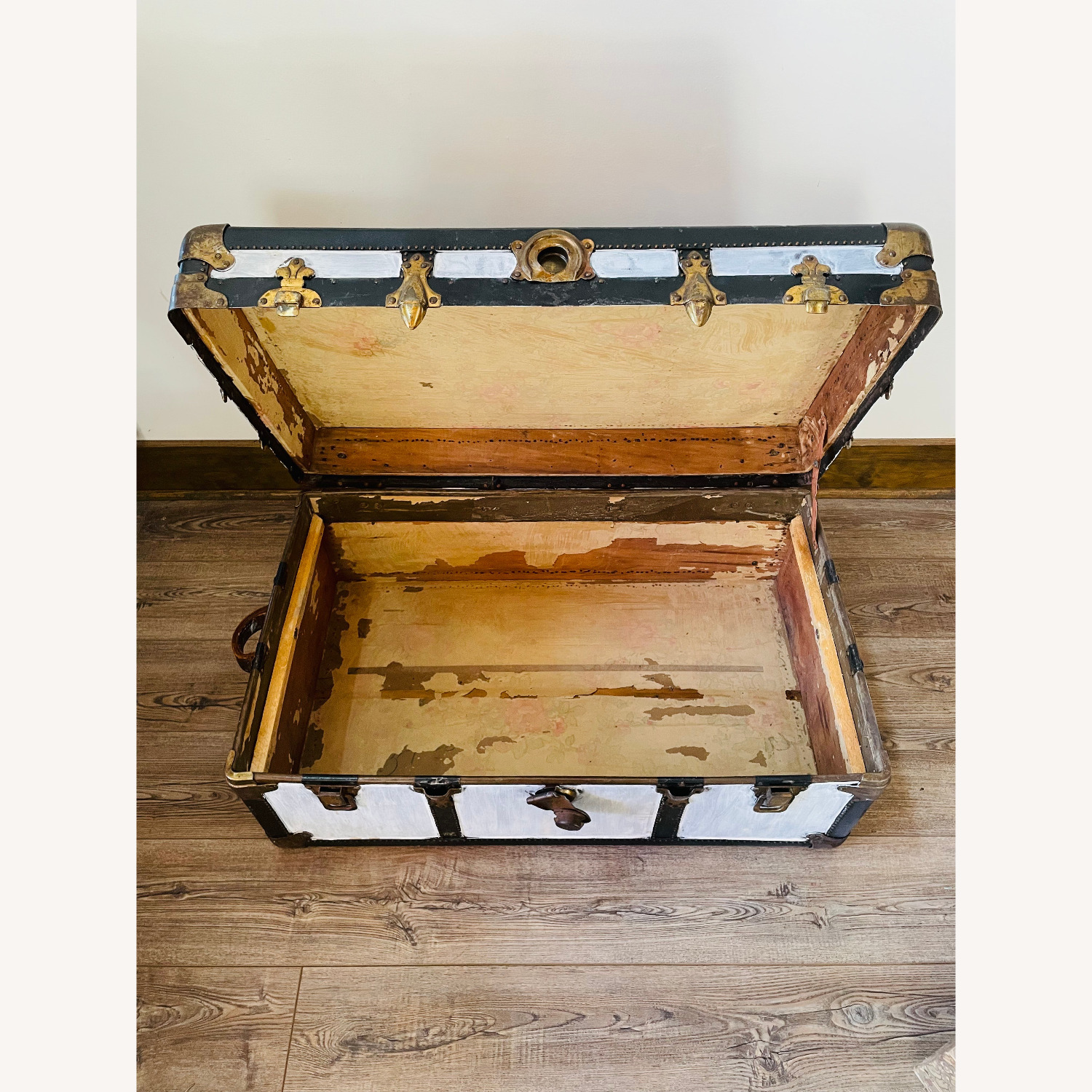 Antique Flat Top P&S Trunk With Floral Organizer - image-10