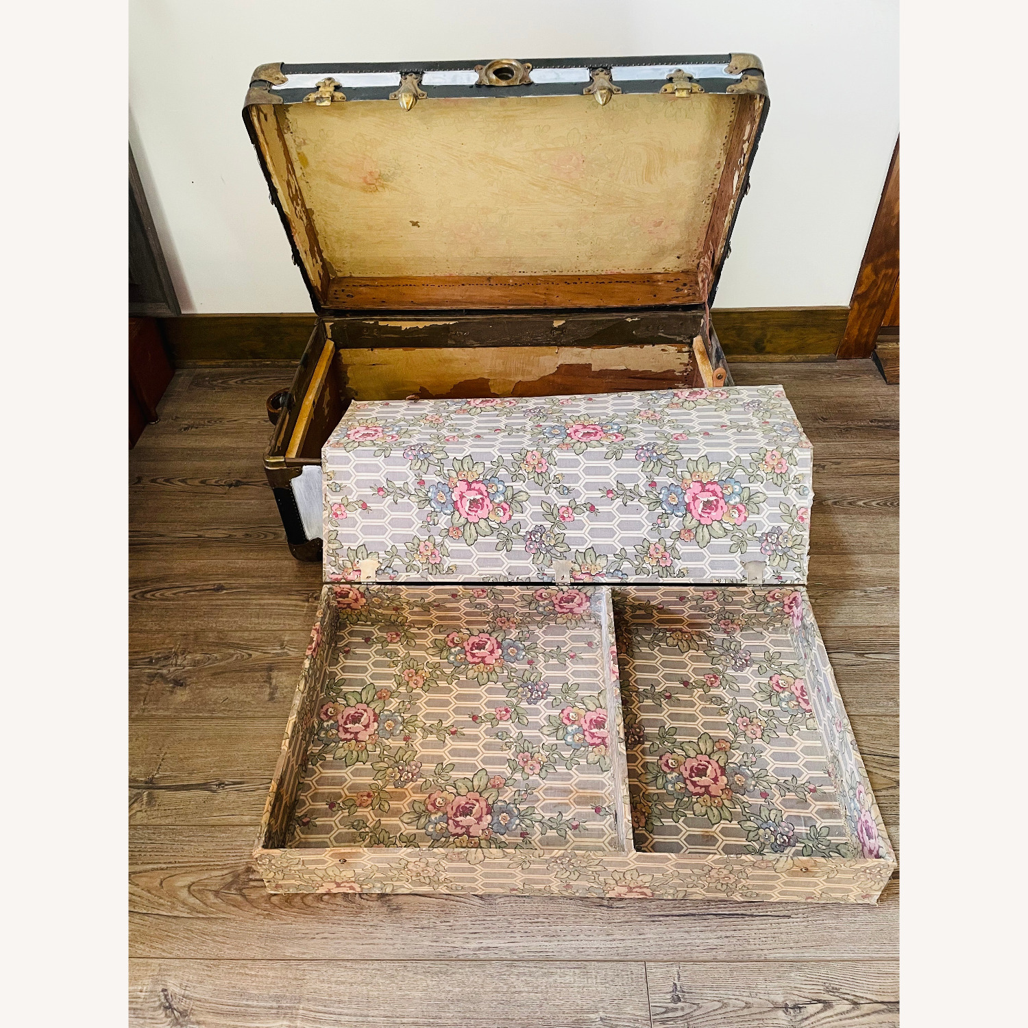 Antique Flat Top P&S Trunk With Floral Organizer - image-12