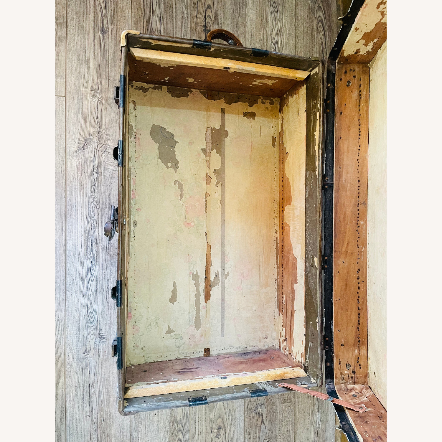 Antique Flat Top P&S Trunk With Floral Organizer - image-11