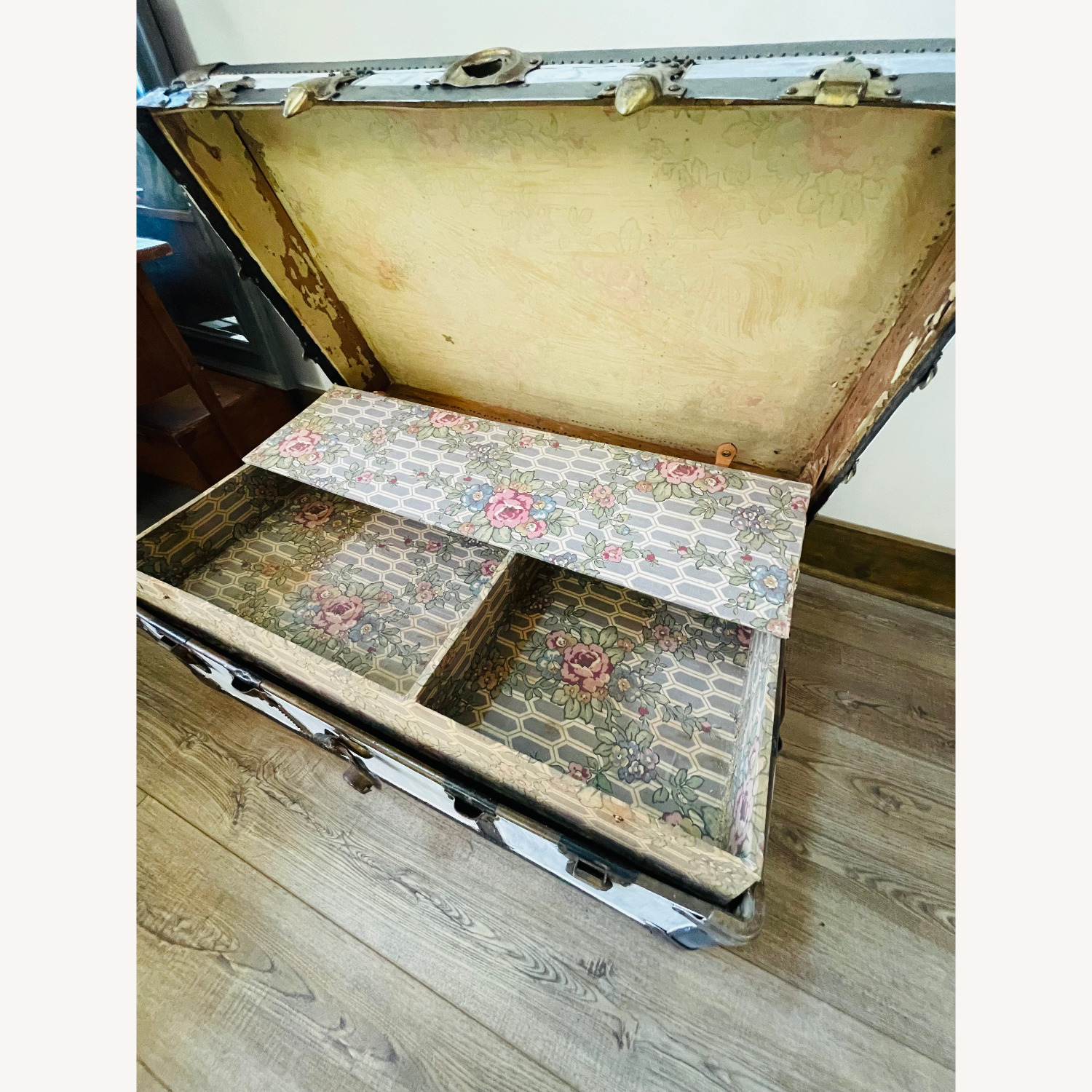 Antique Flat Top P&S Trunk With Floral Organizer - image-9