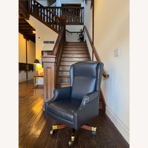 Used Ross Perot EDS Leather Executive Swivel Chairs for sale on AptDeco