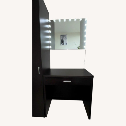 Used Vanity Set with Hollywood Makeup Mirror for sale on AptDeco