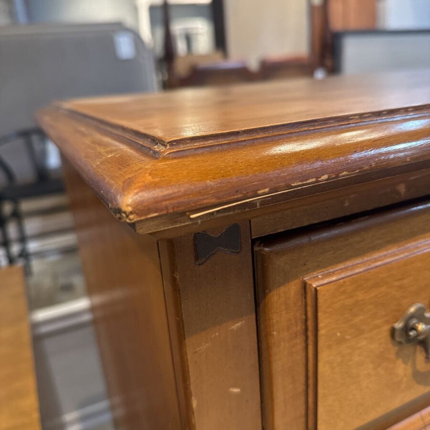 Bassett Traditional Solid Wood 5-Drawer Dresser - image-5