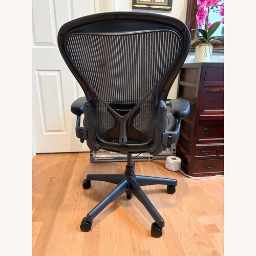 Used Herman Miller Aeron Chair Black Office Chair for sale on AptDeco