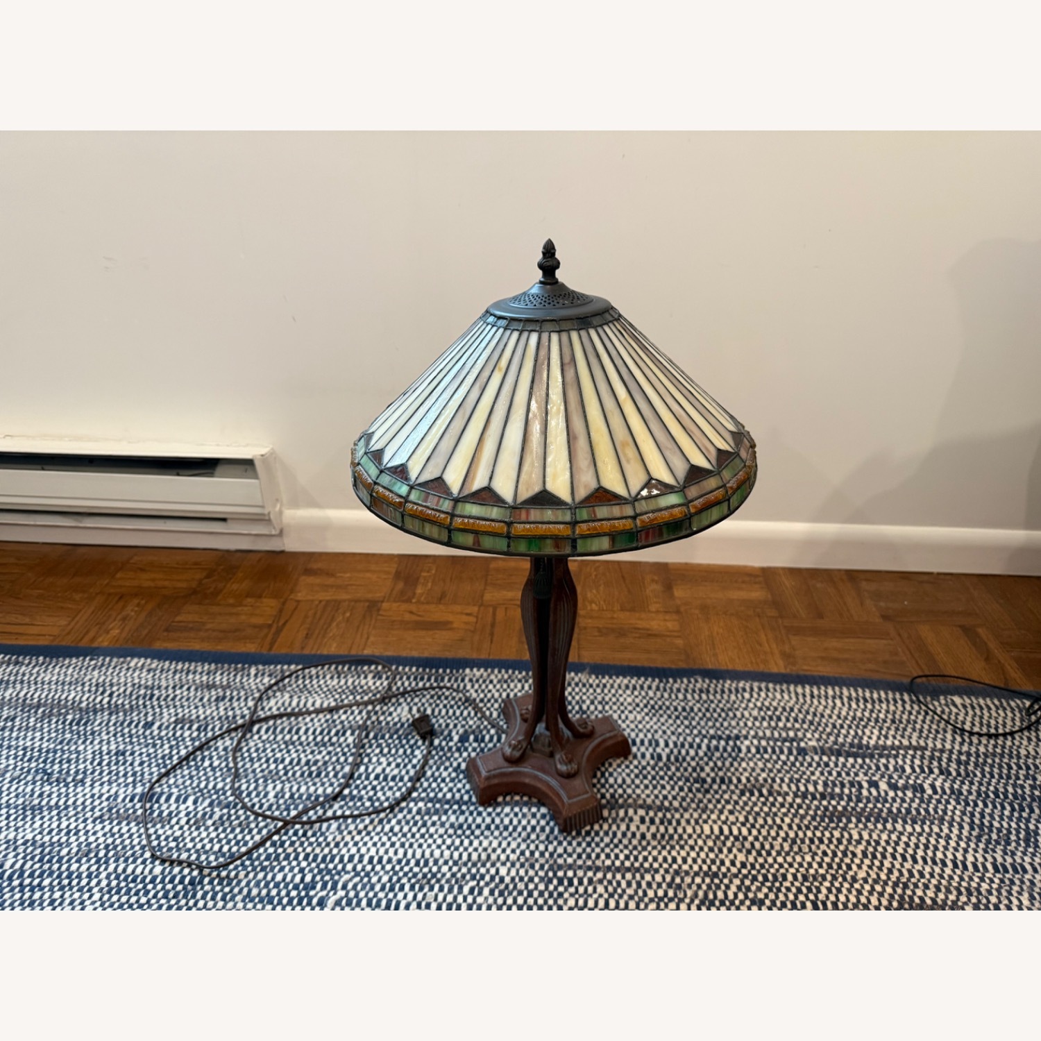 Tiffany-style Lamp - image-1