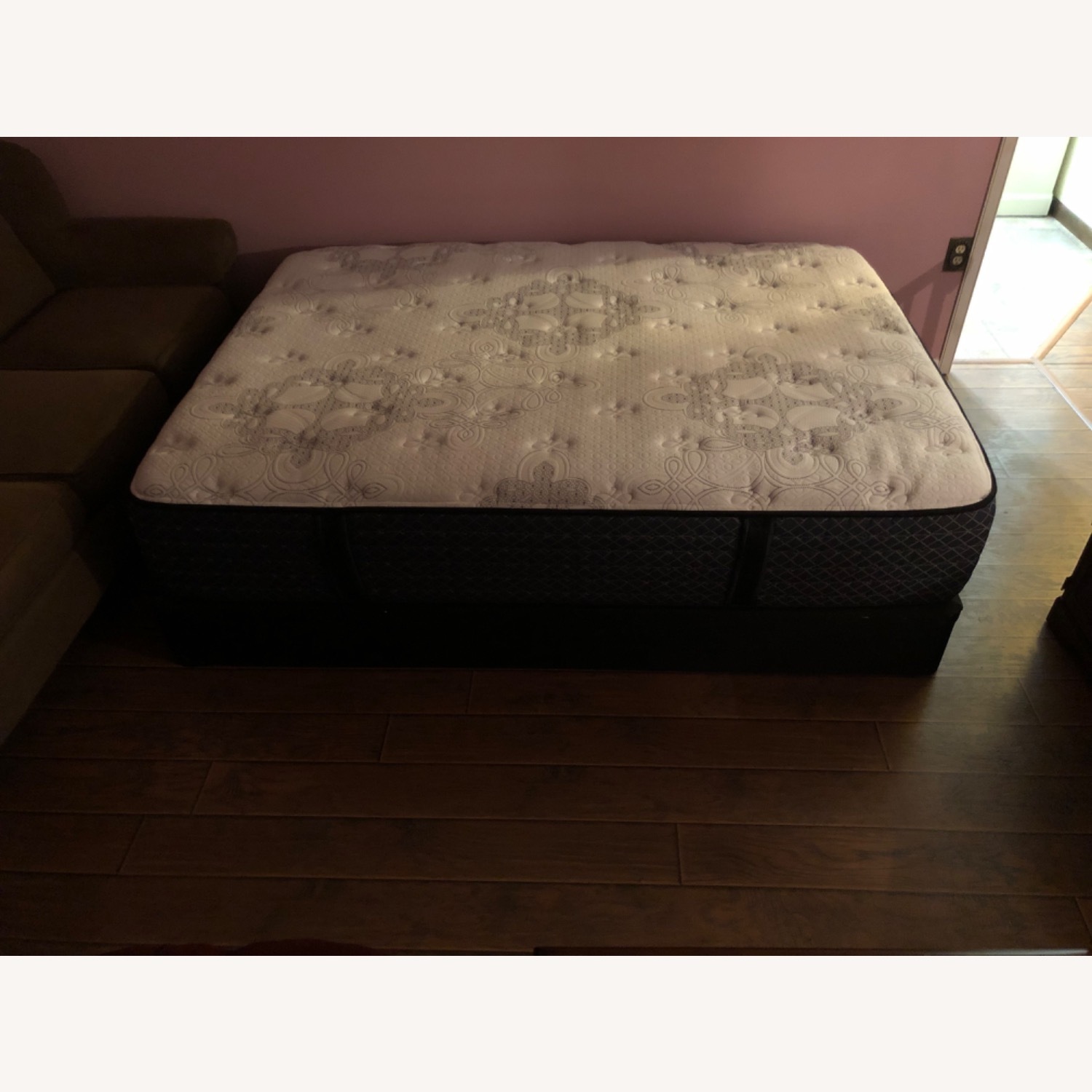 Kingsdown Queen Bed - image-3