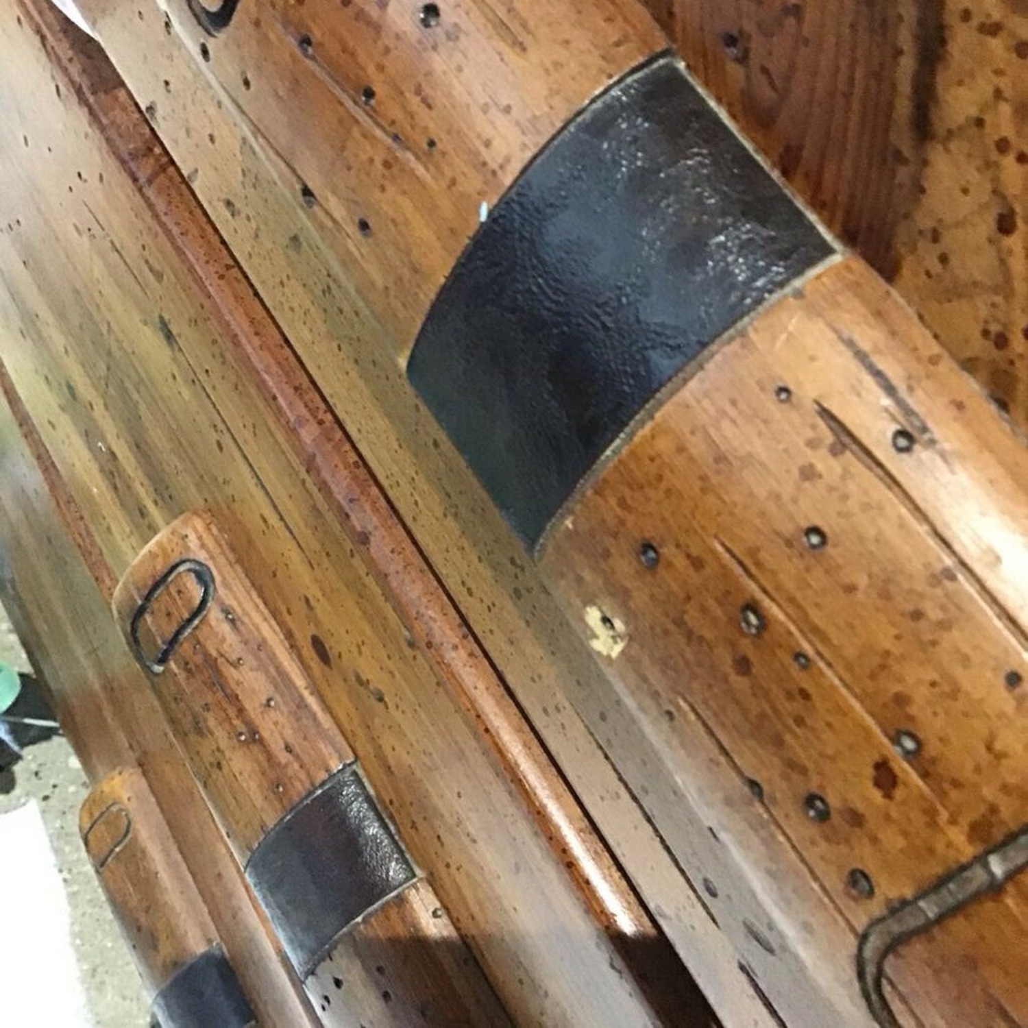 Links-Taylor Rawhide Wagon Wheel 6-Drawer Dresser - image-9