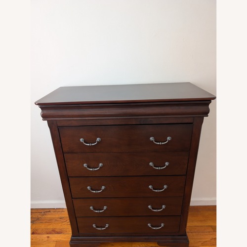 Used Men's 5 Drawers Dresser  for sale on AptDeco