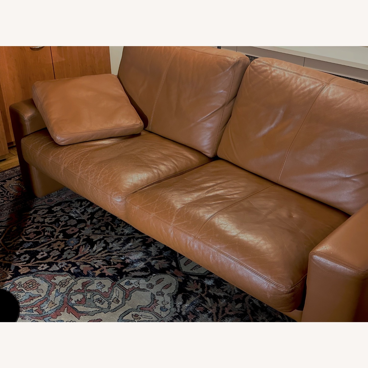 Stylish Sofa in Top Quality Leather - image-2