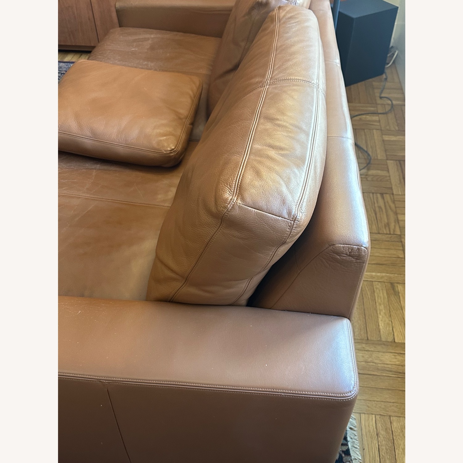 Stylish Sofa in Top Quality Leather - image-3