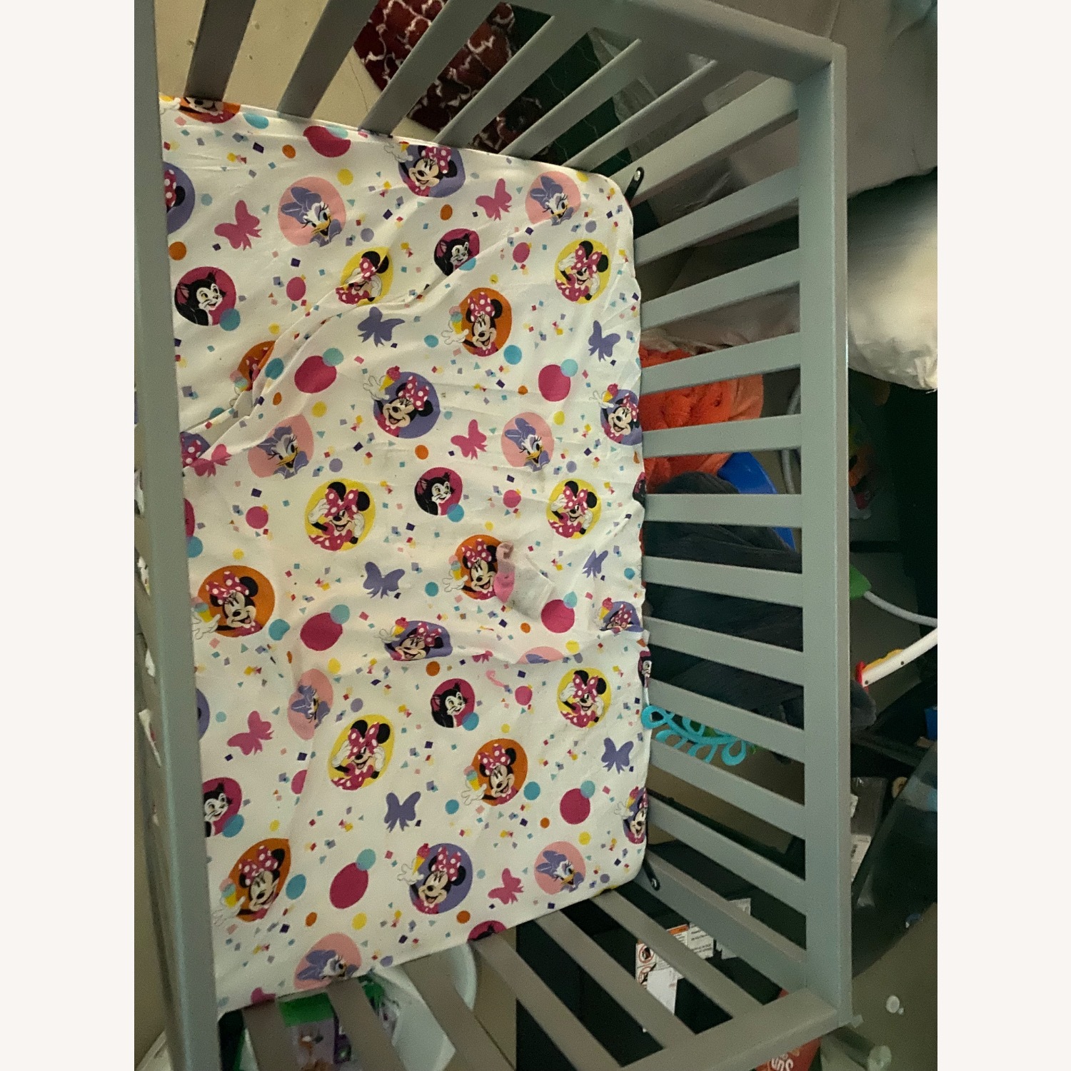 Essex Light Gray Crib - image-4