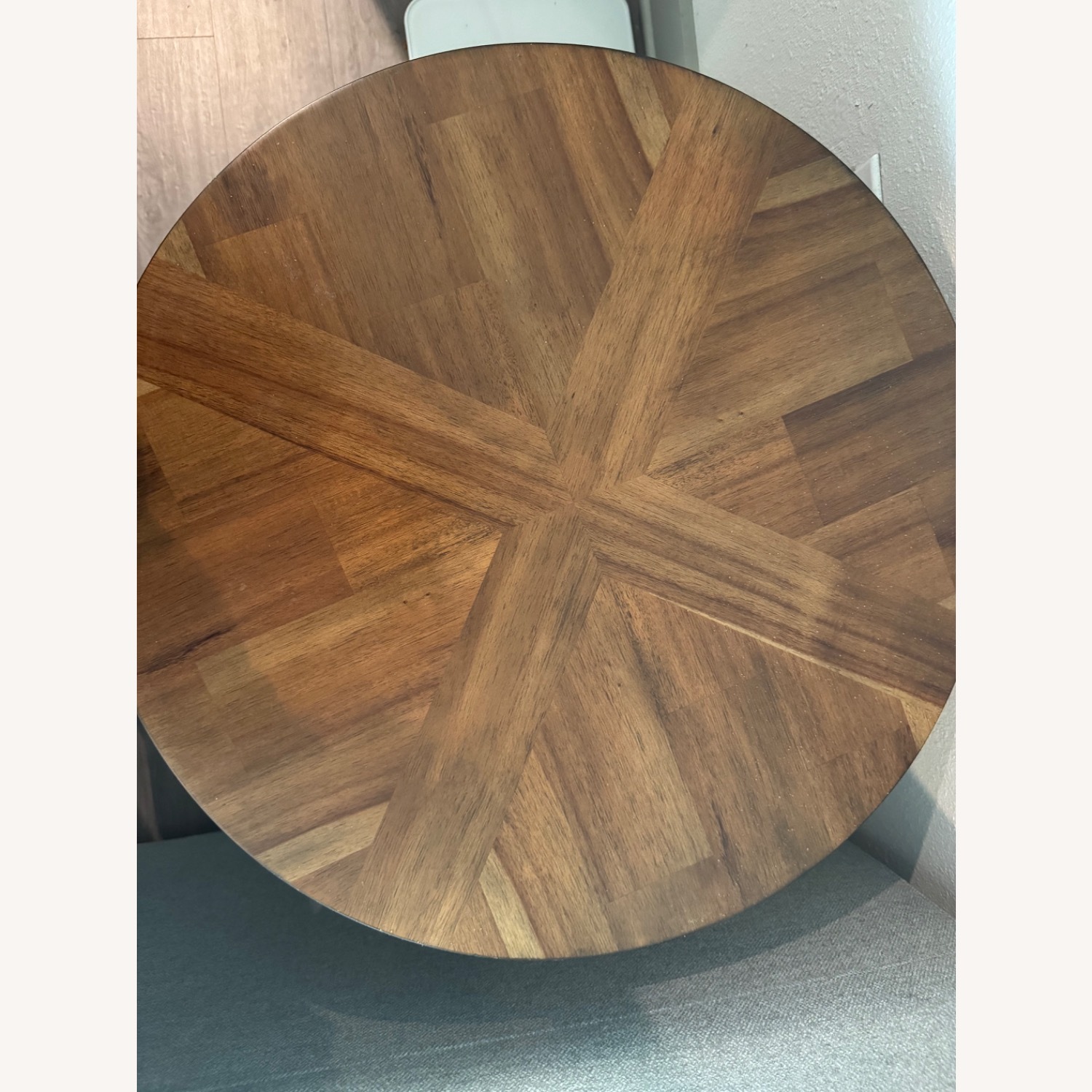 Ashley Furniture Roybeck Table (Set of 3) - image-4