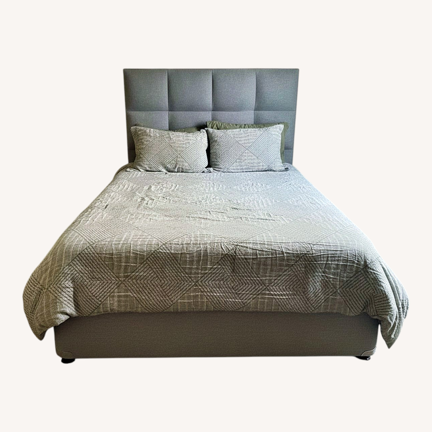 Queen Bed - image-0