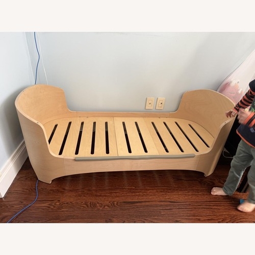 Used Leander Classic Baby-Junior Bed for sale on AptDeco