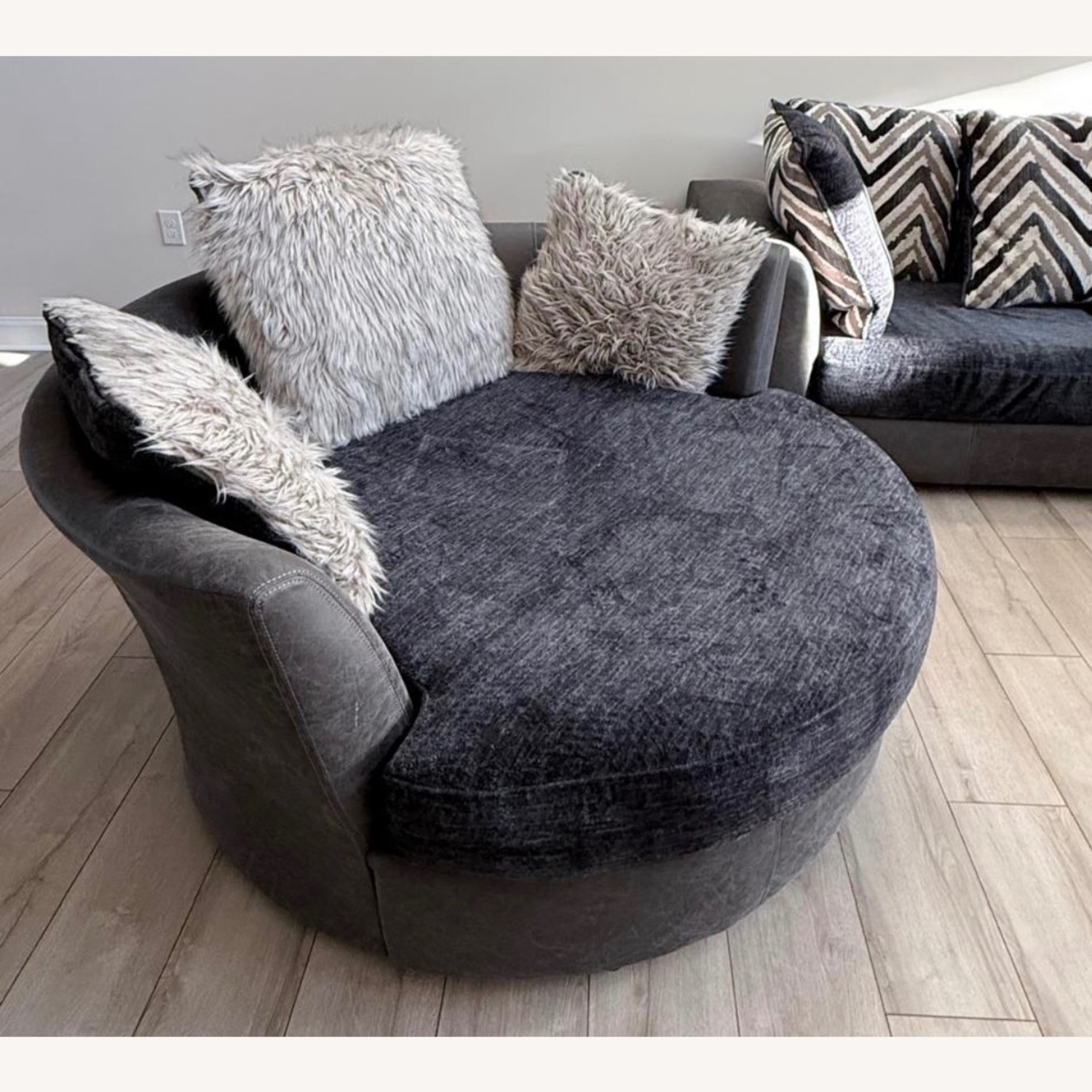 Novelia Black 2 Pc Sofa - image-2