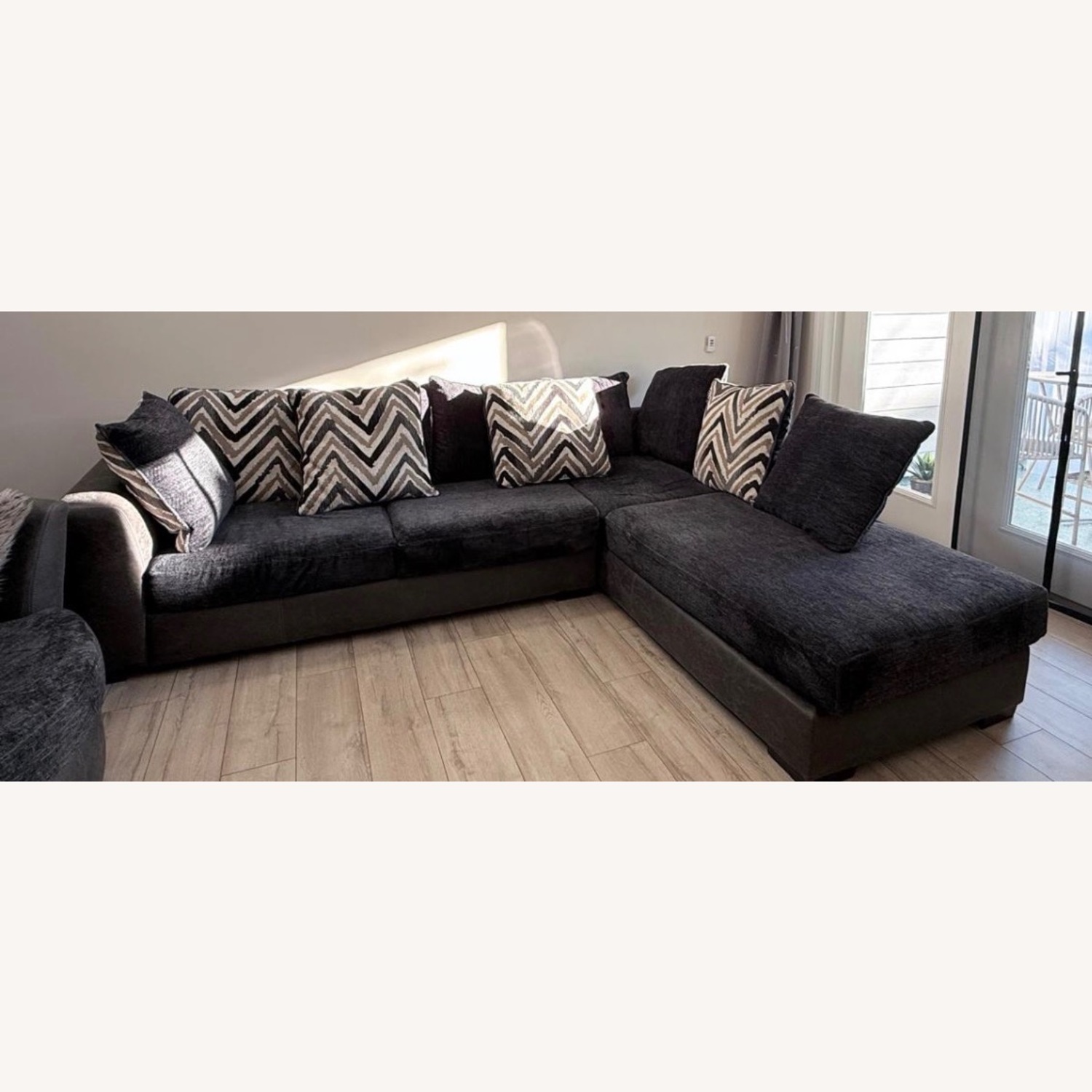 Novelia Black 2 Pc Sofa - image-1