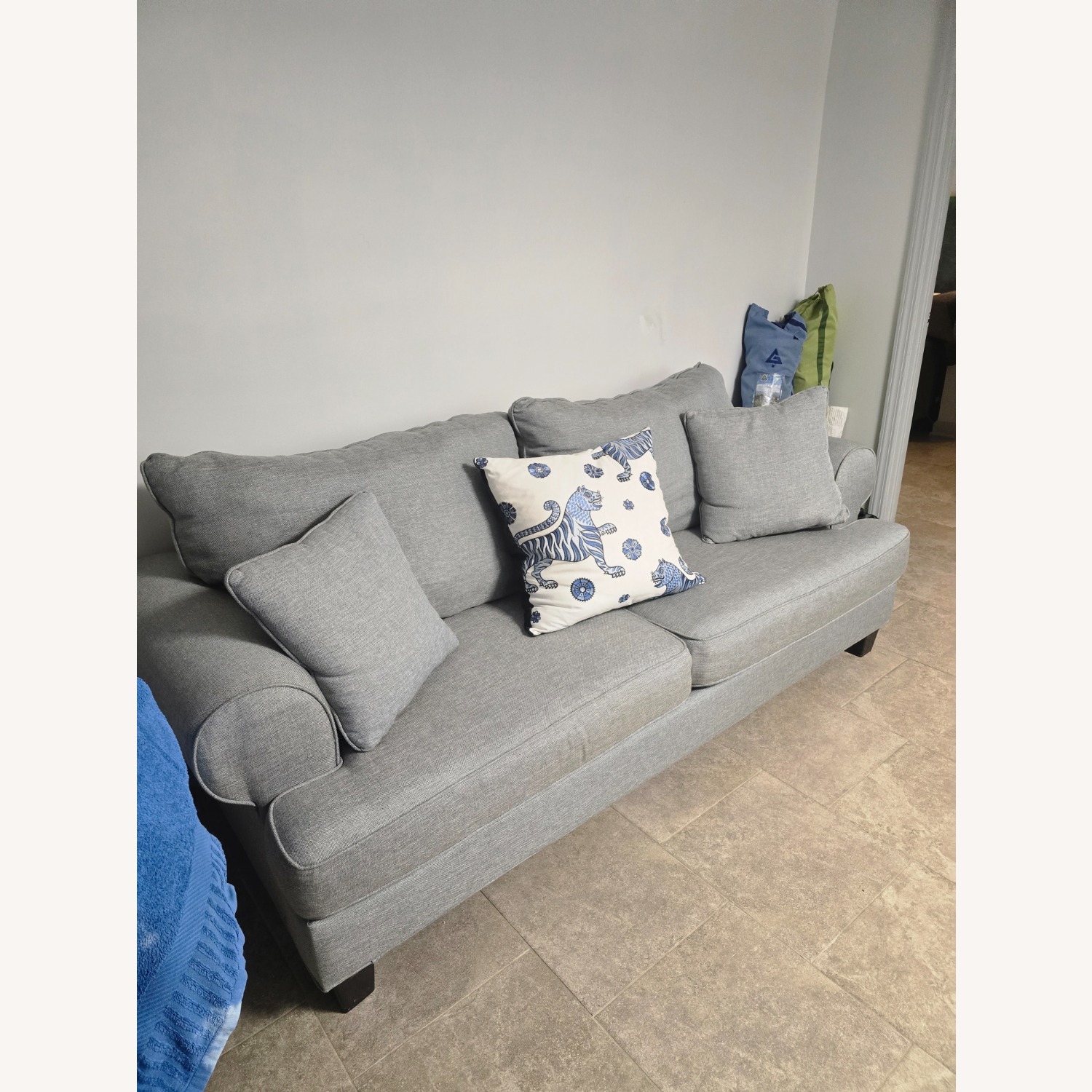 Raymour & Flanigan Light Gray 3+ Seater Sofa - image-3
