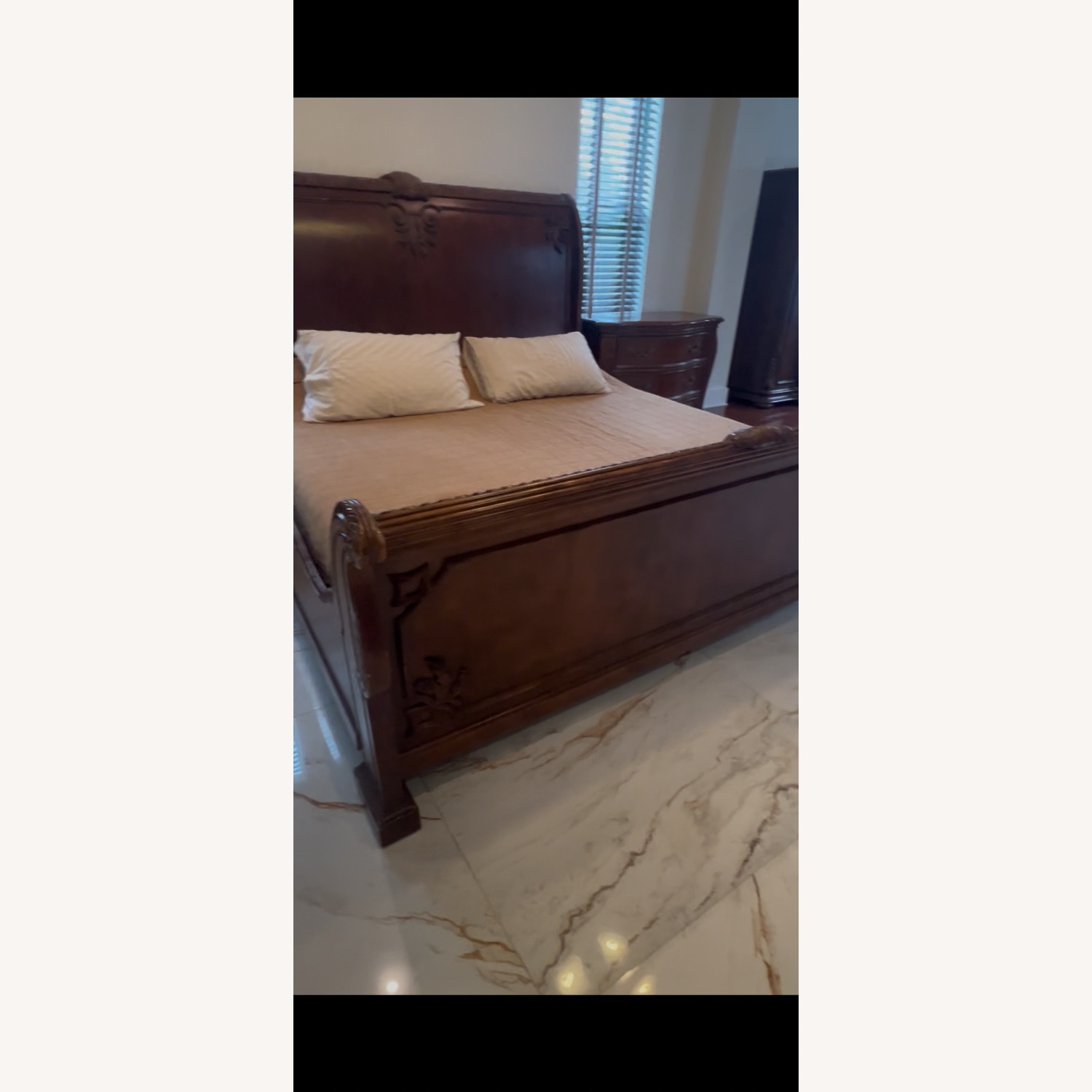 Hooker Furniture King Sleigh Bed  - image-4