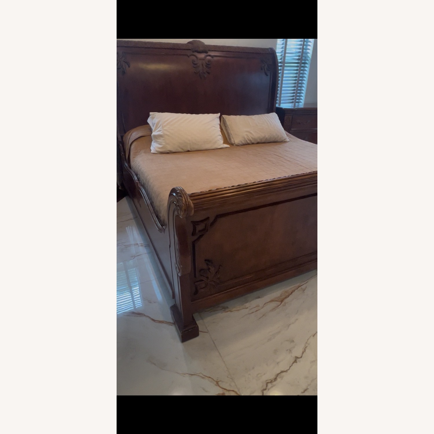 Hooker Furniture King Sleigh Bed  - image-2