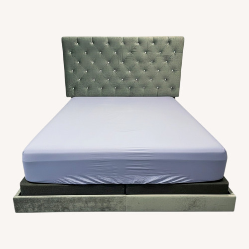 Used Raymour & Flanigan Headboard for sale on AptDeco