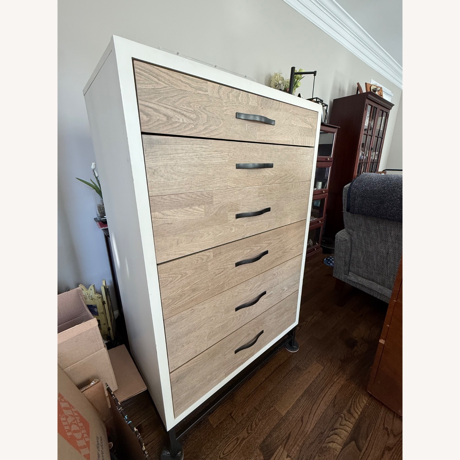 Universal Furniture Spencer Chest of Drawers - image-2