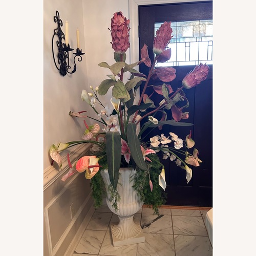 Used Contemporary Décor  for sale on AptDeco