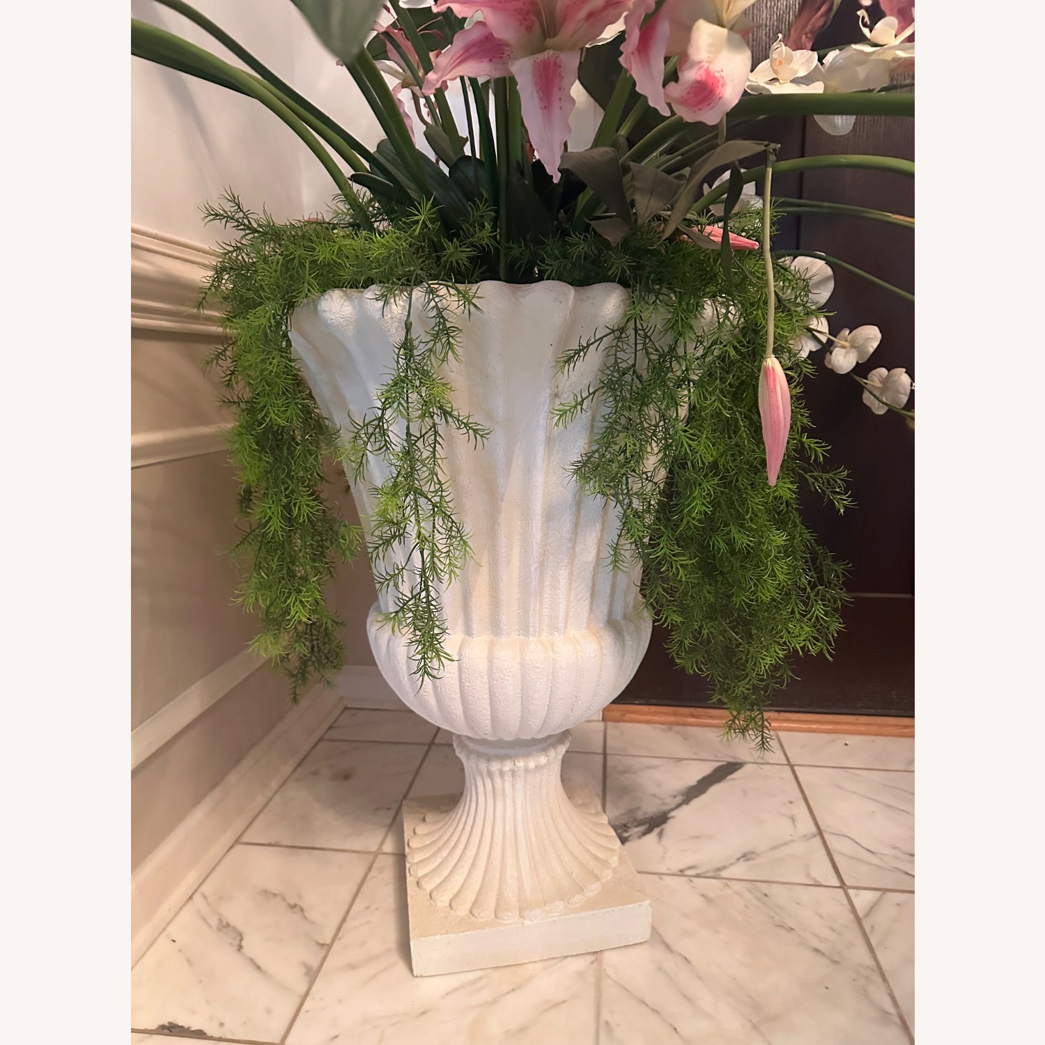 Contemporary Décor  - image-2