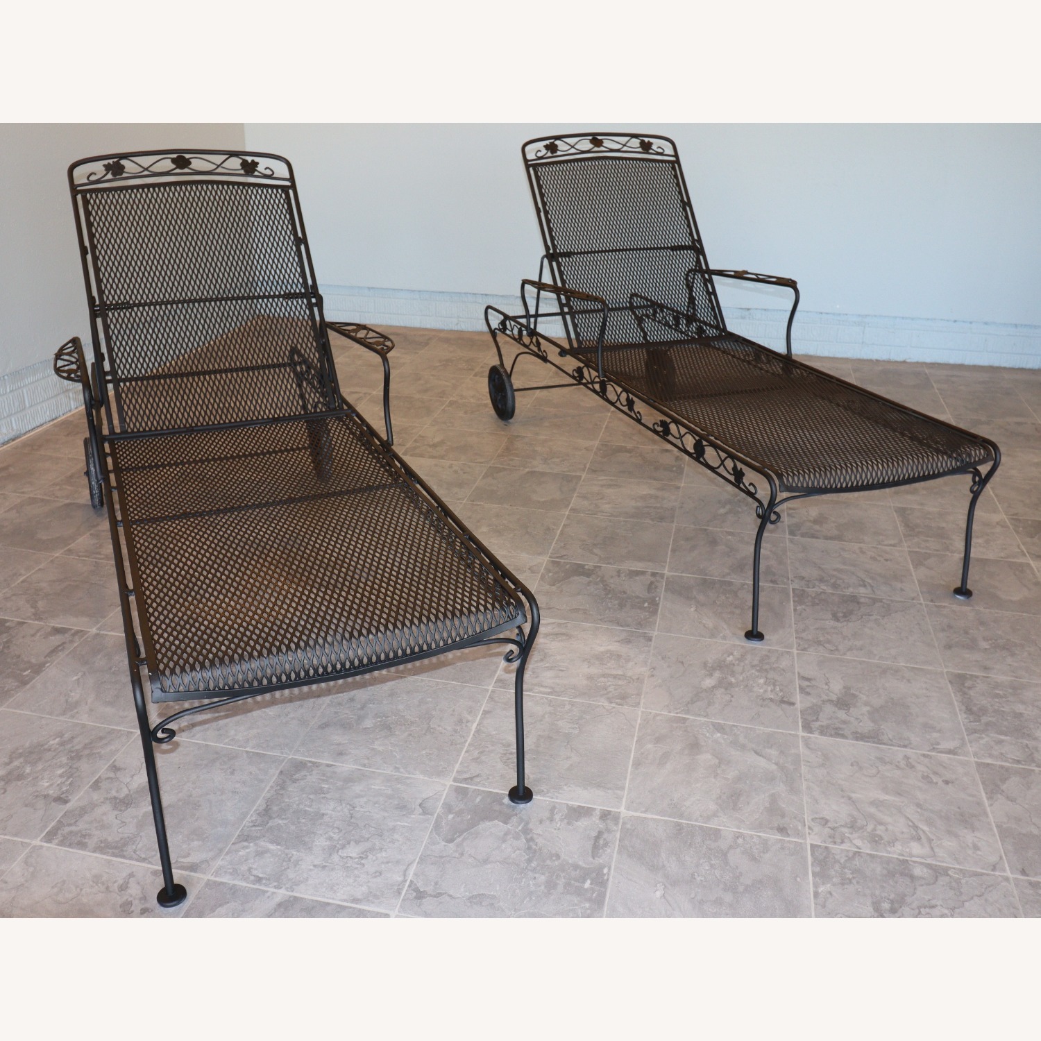 Vintage/Antique Patio Furniture - image-3