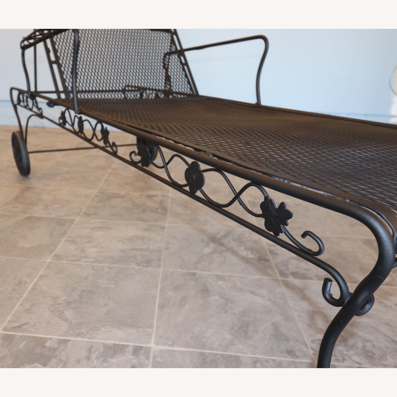 Vintage/Antique Patio Furniture - image-4