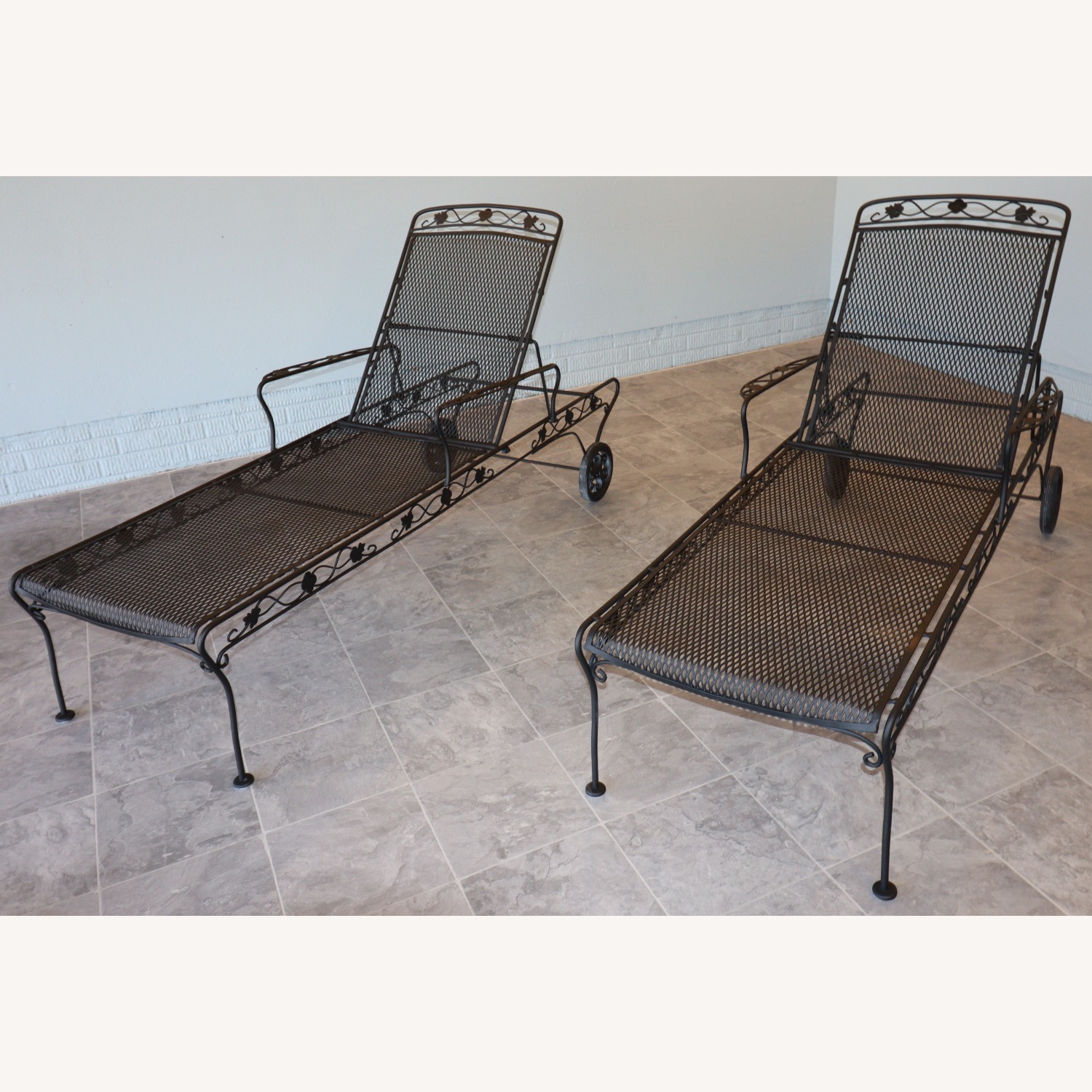 Vintage/Antique Patio Furniture - image-8