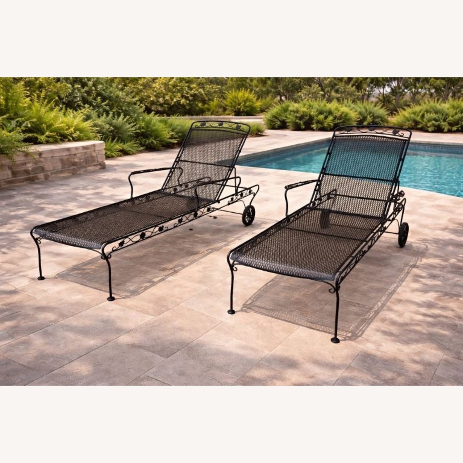 Vintage/Antique Patio Furniture - image-1