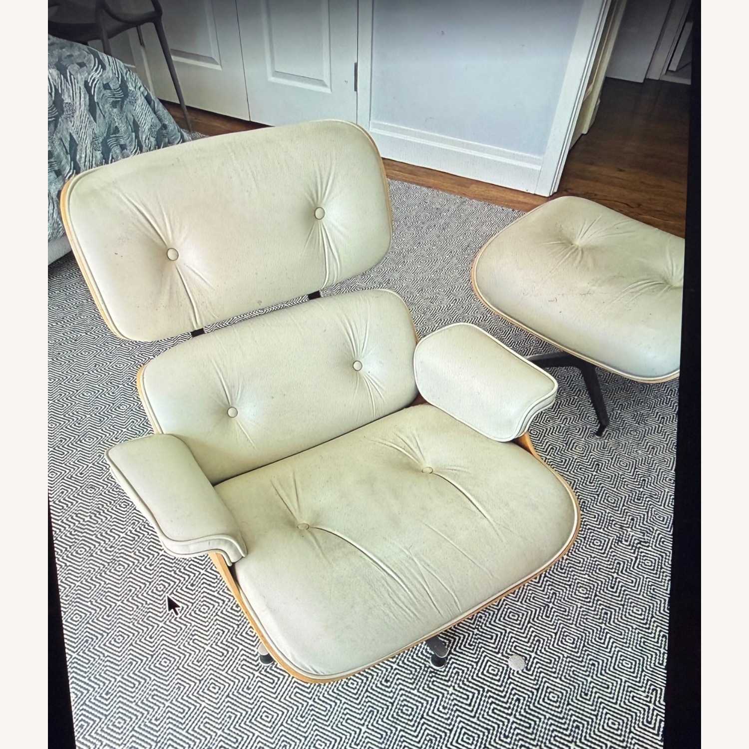 Eames Lounge and Ottoman Chair - image-1