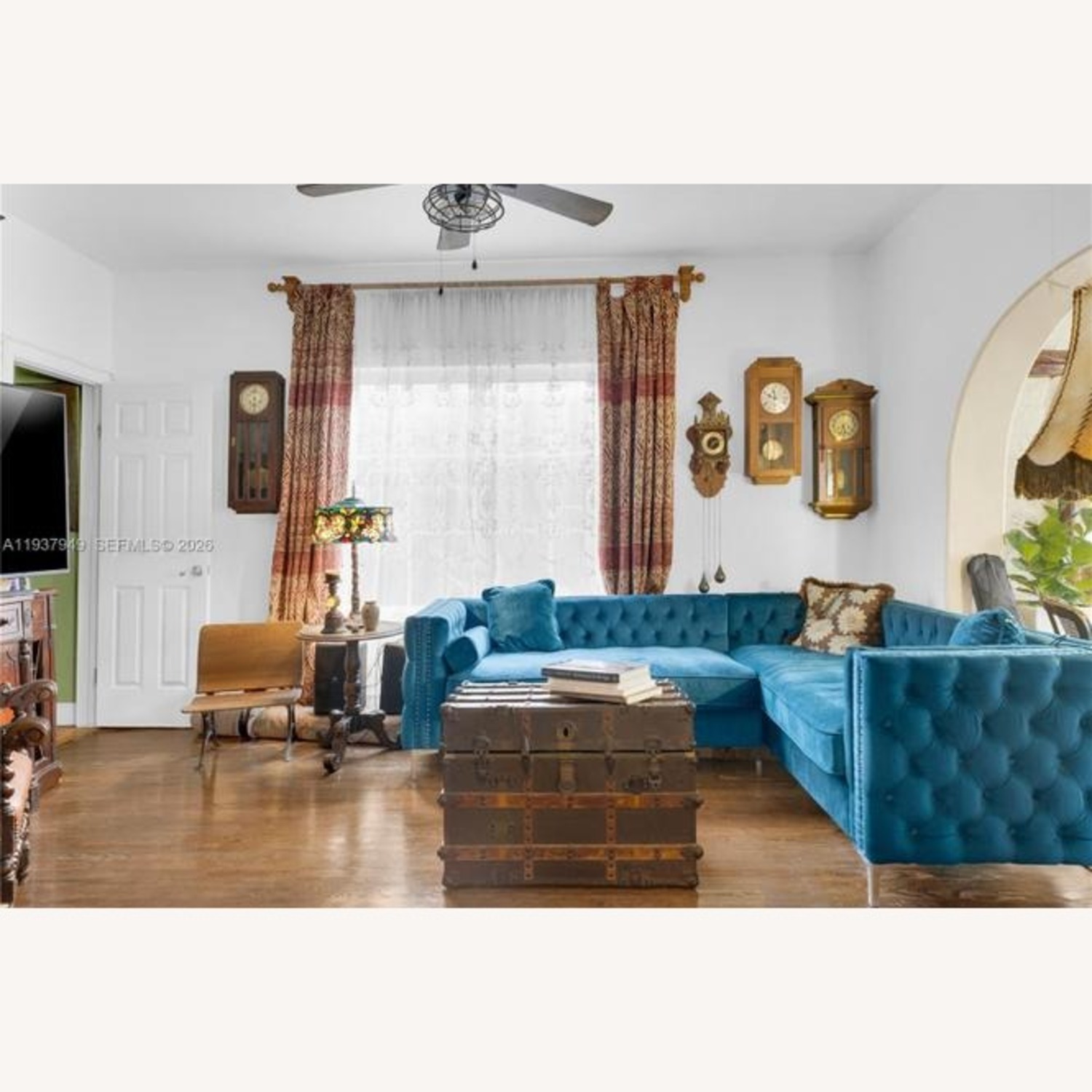 Ava Blue Velvet 2 Piece Sectional - image-3