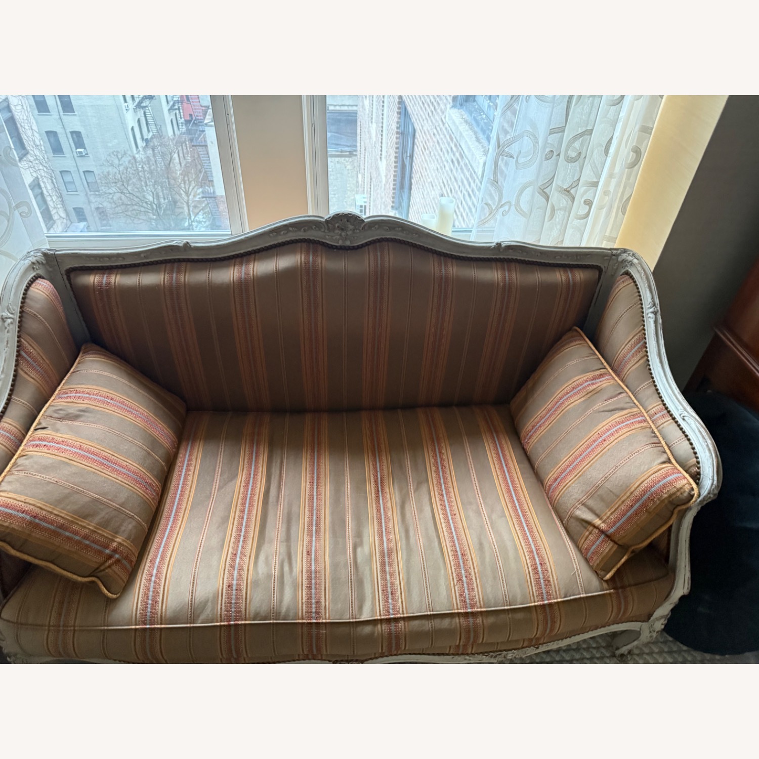 Louis XV Painted Settee - image-4